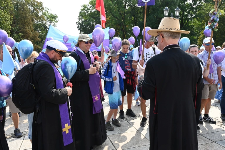 Szóstki u celu drogi