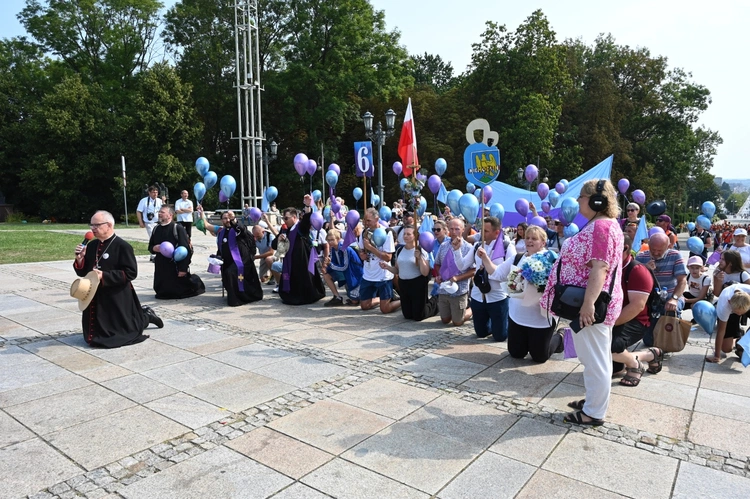 Szóstki u celu drogi