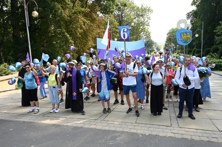 Szóstki u celu drogi
