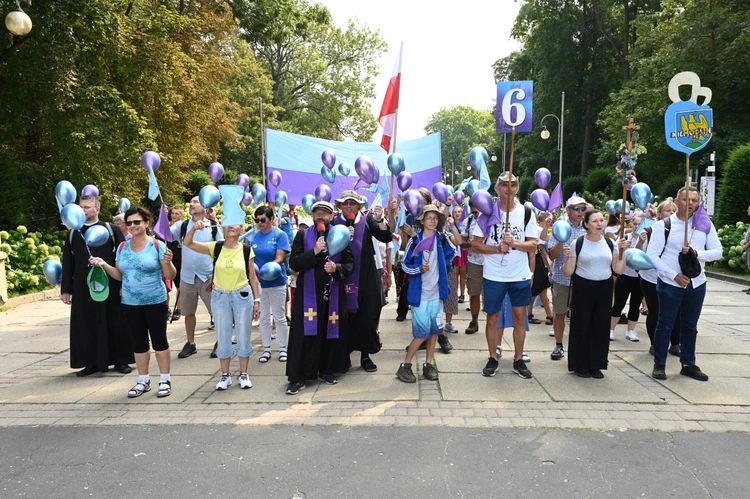 Szóstki u celu drogi