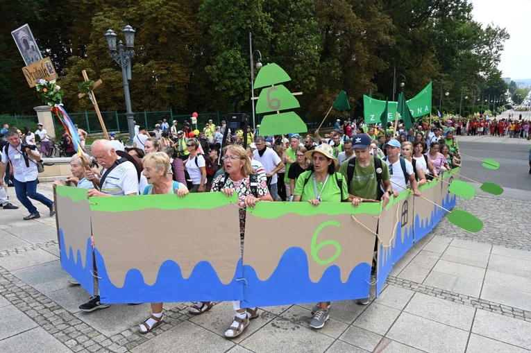 Szóstki u celu drogi