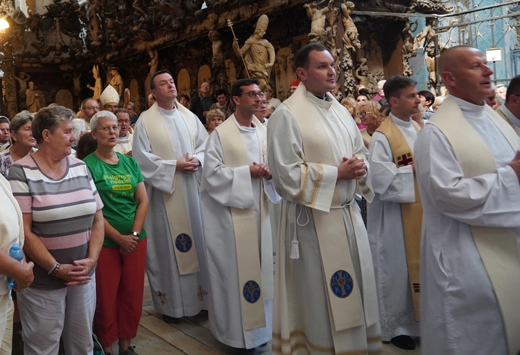 8. Pielgrzymka Wspólnot Żywego Różańca i Czcicieli Matki Bożej do Henrykowa