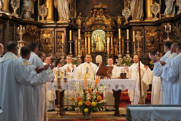 O nadziei i Różańcu - drodze Jezusa, po której idziemy prowadzeni przez Maryję