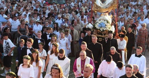 Abp Filipazzi: Przenieśmy do codzienności perspektywę hymnu "Magnificat"