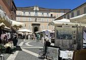 Castel Gandolfo. Plac przed papieskim pałacem