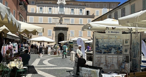 Castel Gandolfo. Plac przed papieskim pałacem