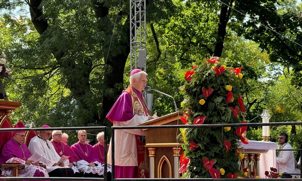 Bp Szkudło do kobiet: miłość, którą dajecie na co dzień, jest wartością społeczną
