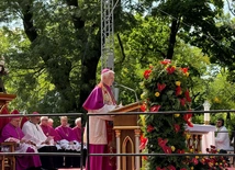 Bp Szkudło do kobiet: miłość, którą dajecie na co dzień, jest wartością społeczną