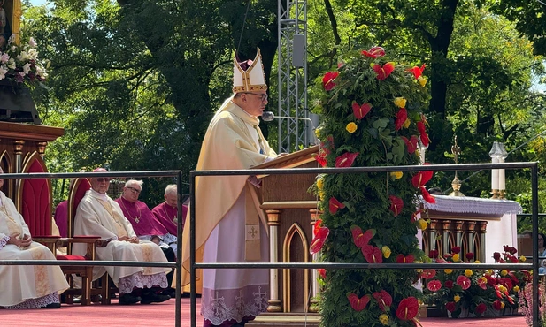Piekary Śląskie. Pielgrzymka kobiet i dziewcząt. Homilia abp. Antonio Guido Filipazziego