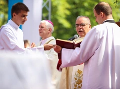 Bp Szkudło: kobieta to serce rodziny i sumienie wspólnoty