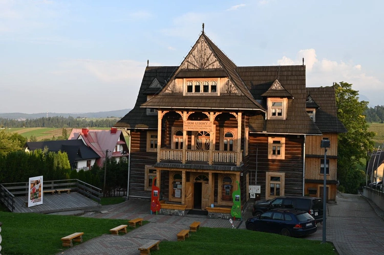 Między niebem a ziemią 