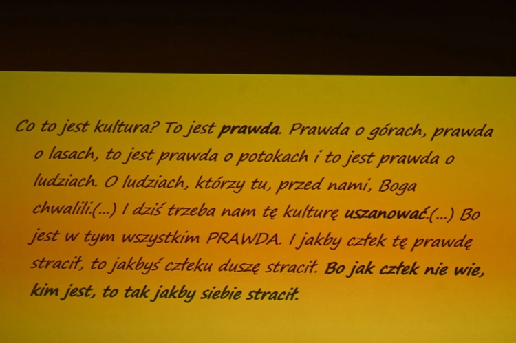 Między niebem a ziemią 