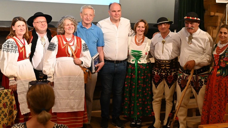 Między niebem a ziemią 