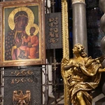 Z Matką Bożą po katedrze wrocławskiej