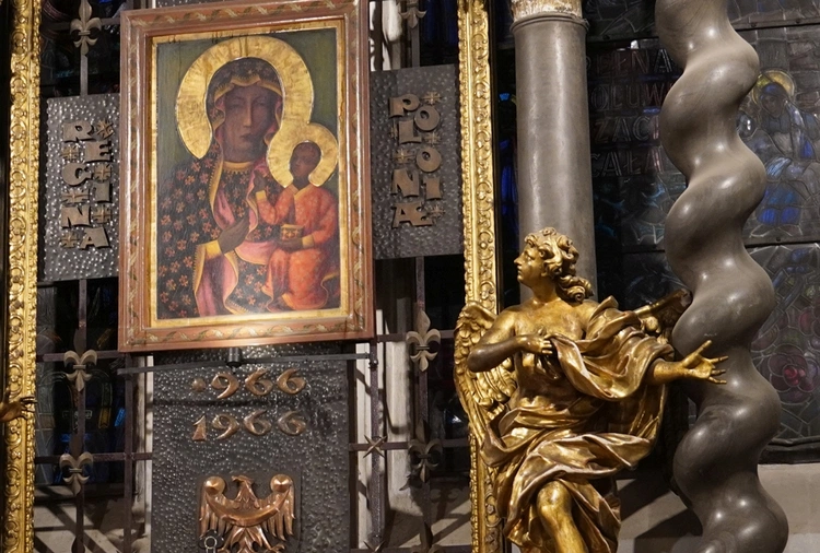 Z Matką Bożą po katedrze wrocławskiej