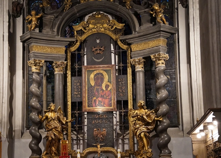 Z Matką Bożą po katedrze wrocławskiej
