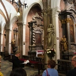 Z Matką Bożą po katedrze wrocławskiej