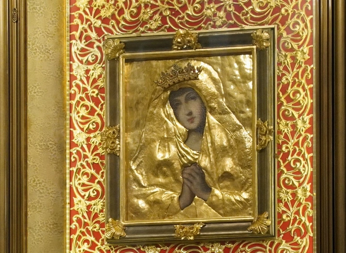 Z Matką Bożą po katedrze wrocławskiej