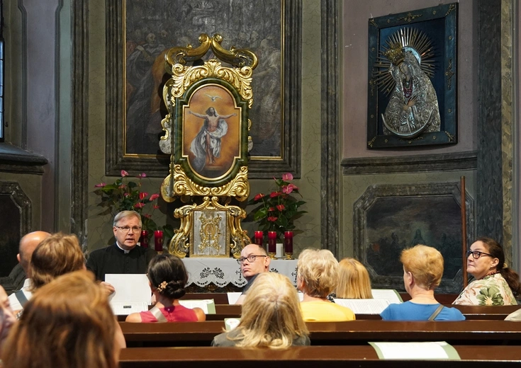 Z Matką Bożą po katedrze wrocławskiej
