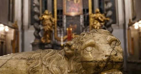 Z Matką Bożą po katedrze wrocławskiej