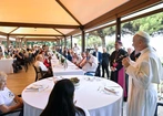Papież na obiedzie z ubogimi: w każdym jest obecność Boga