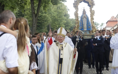 Abp Jędraszewski w Kalwarii: Do Wniebowziętej, Królowej, z ufnością się uciekamy