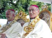Abp Alfons Nossol (z prawej) obchodził w tych dniach  93. rocznicę urodzin. 