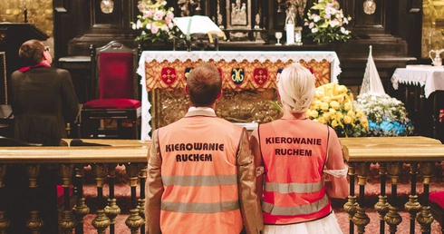 Jola i Tomasz, nowożeńcy, wieloletni porządkowi.