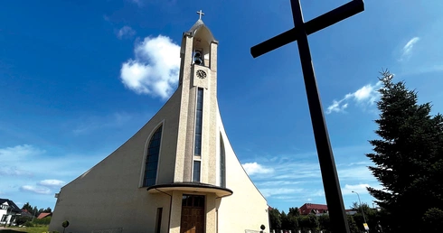 Krzyż misyjny oraz plac pod budowę zostały poświęcone na początku nowego milenium, sam kościół natomiast – 9 listopada 2019 r.