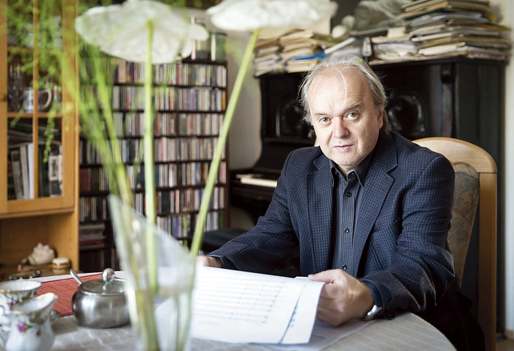 Muzyka artysty obecna jest w filmach dokumentalnych pt. „Imię moje Kinga”, „Pielgrzymi”, „Moje miasto” oraz „Konstrukcja nośna – rzecz o Jerzym Ciesielskim”.