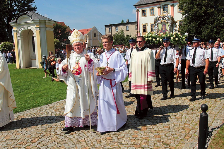 Wielkie święto wiary – tak można określić odpust w Krzeszowie.