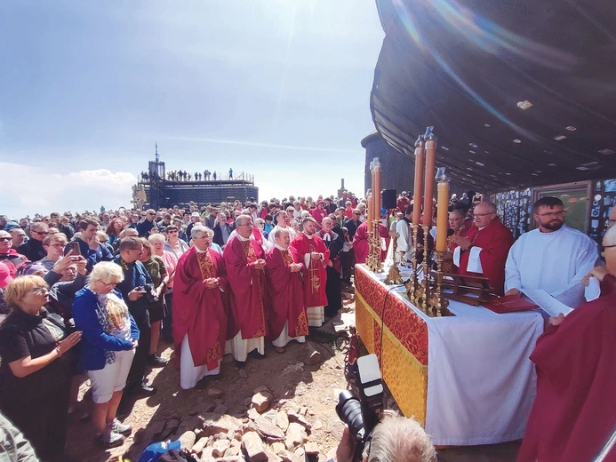 Uroczystości odpustowe „na wysokościach” odbywały się w niezwykłej scenerii. 