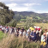 Do wolności prowadzi trudna ścieżka,  ale warto  nią pójść  – przekonują uczestnicy modlitwy. Co roku na początku sierpnia grupa AA „Pokora” z Kamionki Wielkiej zaprasza wszystkich, którym zależy na wolności od nałogów i którzy chcą się o nią modlić dla swoich bliskich.
