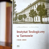 Książka jest cennym dokumentem, pozwalającym prześledzić najważniejsze etapy dziejów tarnowskiego IT.