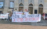 Katowice. Hutnicy wspierani przez górników i energetyków manifestują w stolicy Śląska