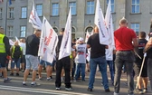 Katowice. Hutnicy wspierani przez górników i energetyków manifestują w stolicy Śląska