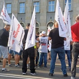 Katowice. Hutnicy wspierani przez górników i energetyków manifestują w stolicy Śląska