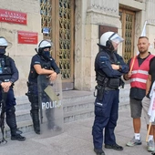 Katowice. Hutnicy wspierani przez górników i energetyków manifestują w stolicy Śląska