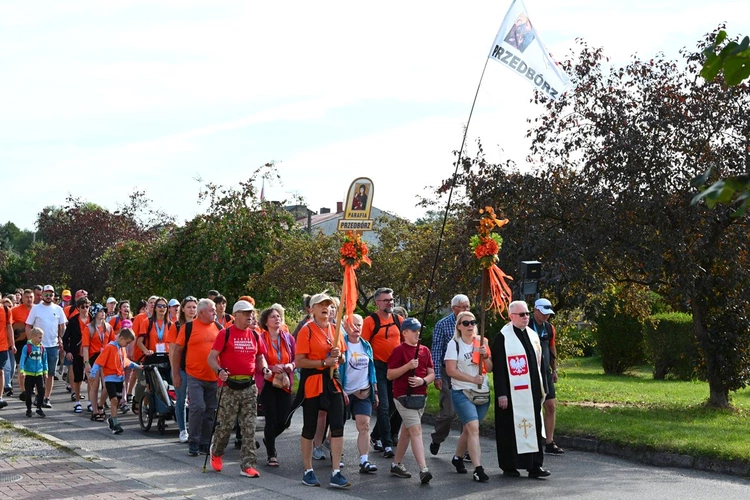 Na Jasną Górę dotrą 24 sierpnia. 