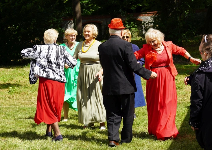 Pielgrzymka osób niepełnosprawnych, ich rodzin i przyjaciół do Henrykowa