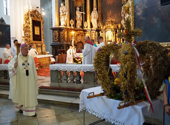 Pielgrzymka osób niepełnosprawnych, ich rodzin i przyjaciół do Henrykowa