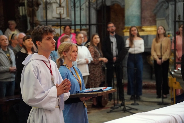 Pielgrzymka osób niepełnosprawnych, ich rodzin i przyjaciół do Henrykowa