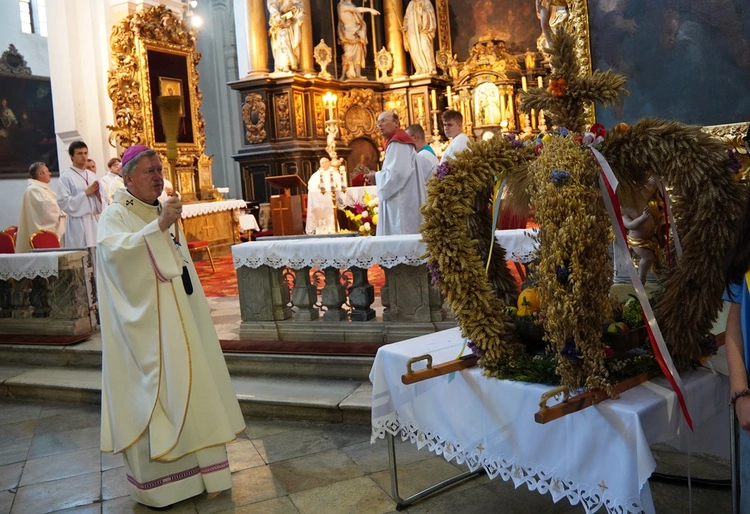 Pielgrzymka osób niepełnosprawnych, ich rodzin i przyjaciół do Henrykowa