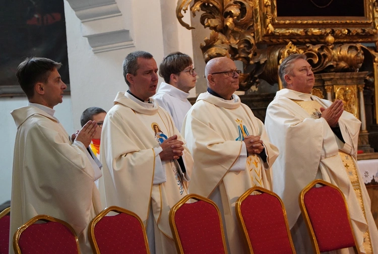 Pielgrzymka osób niepełnosprawnych, ich rodzin i przyjaciół do Henrykowa