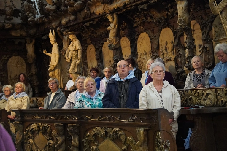 Pielgrzymka osób niepełnosprawnych, ich rodzin i przyjaciół do Henrykowa