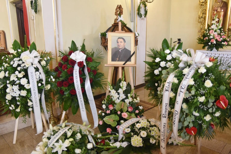 Pożegnanie abp. Józefa Kowalczyka w Jadownikach Mokrych