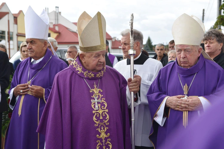 Pożegnanie abp. Józefa Kowalczyka w Jadownikach Mokrych