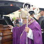 Pożegnanie abp. Józefa Kowalczyka w Jadownikach Mokrych
