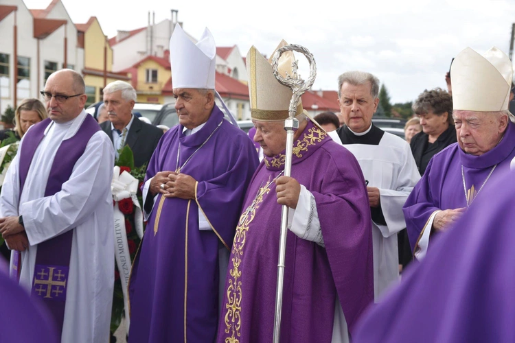 Pożegnanie abp. Józefa Kowalczyka w Jadownikach Mokrych