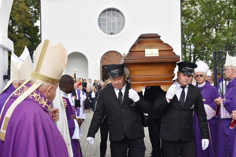 Pożegnanie abp. Józefa Kowalczyka w Jadownikach Mokrych